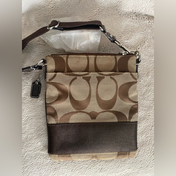 COACH - Vintage Y2K adjustable crossbody bag | signature print | silver hardware - Picture 2 of 7